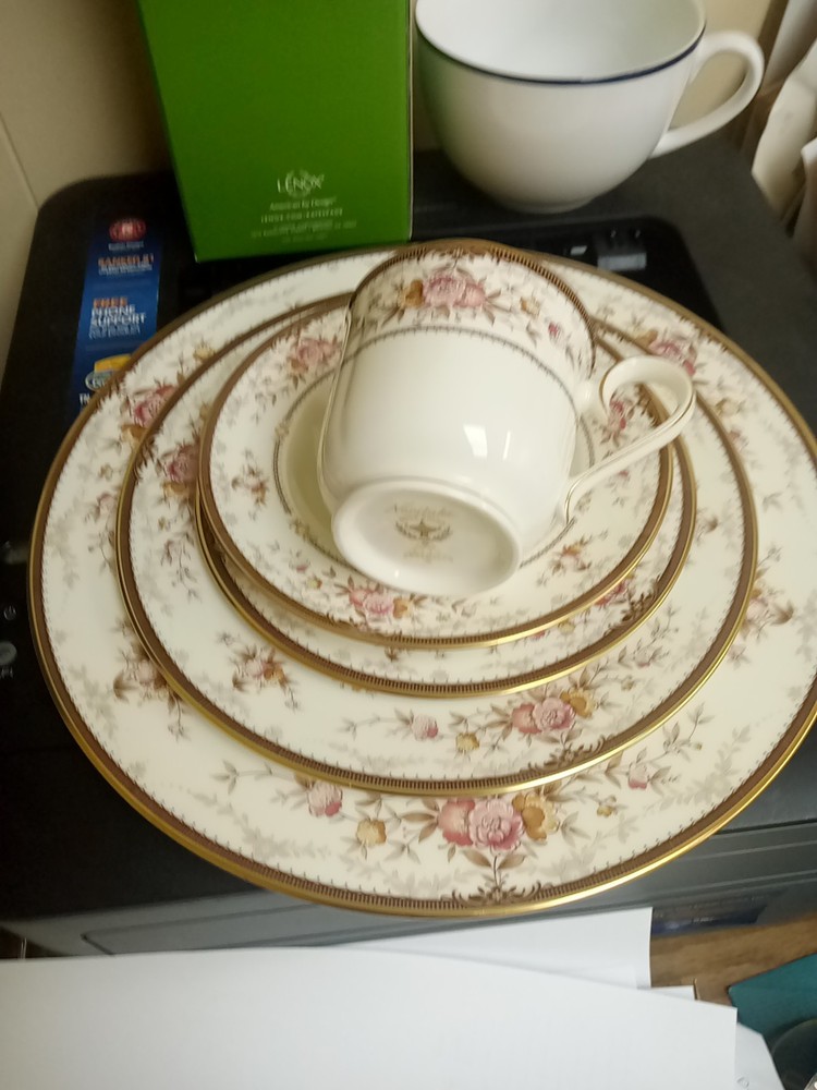 Noritake Bone China BRENTLY 5 Piece Place Setting(s) MINT