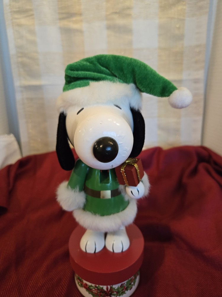 Peanuts Nutcracker Green Snoopy Santa Christmas 2016 9"