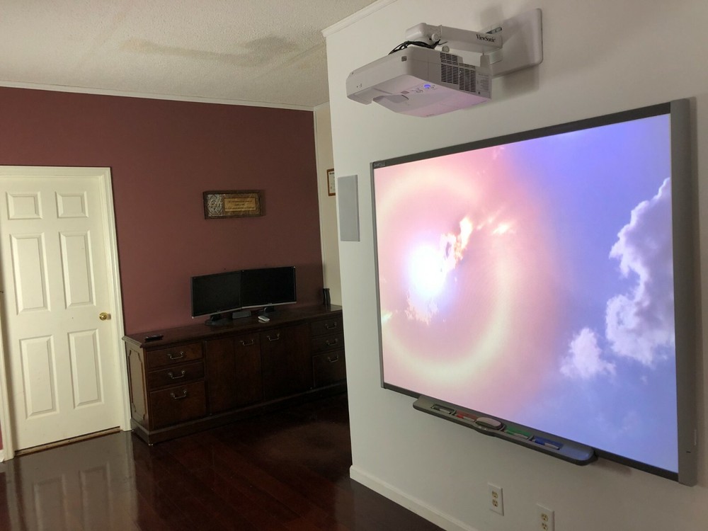 Interactive Smart Board SB680 and NEC Short Throw projector