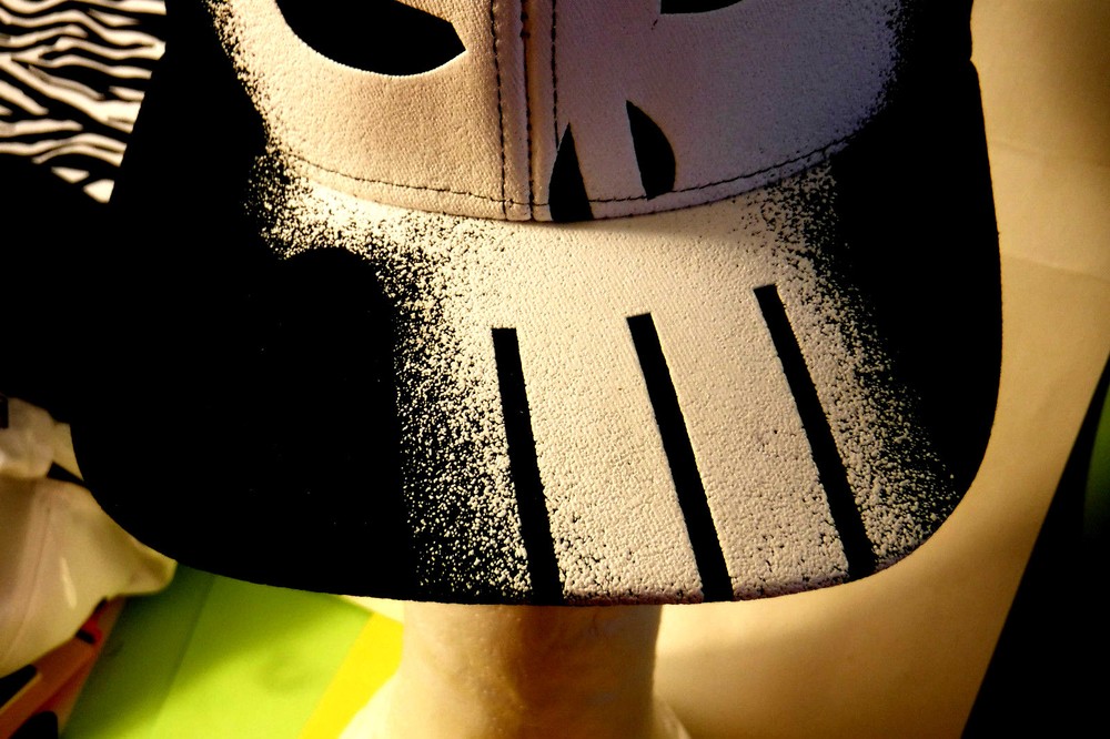 NWTS-OOP-MARVEL COMICS THE PUNISHER GRAPHIC DESIGN BASEBALL CAP; SNAP BACK HAT