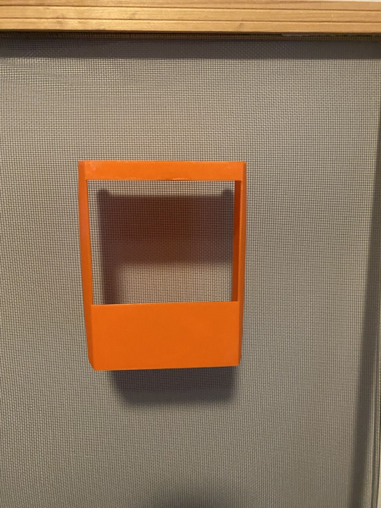 Magnetic Screen Chameleon Feeder