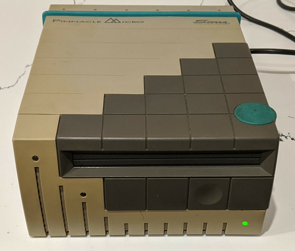 Pinnacle Micro Sierra 1.3GB External SCSI Optical Disk Drive