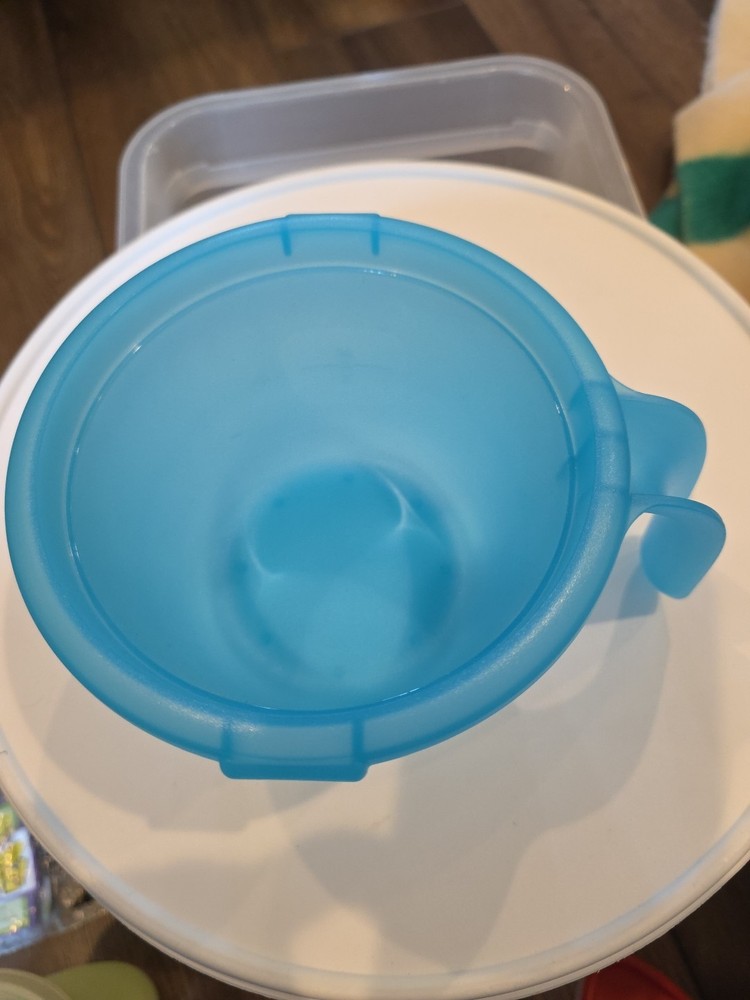 Tupperware 2012 Blue Individual Microwave 2.3 Cup (550 ml) Rice Maker
