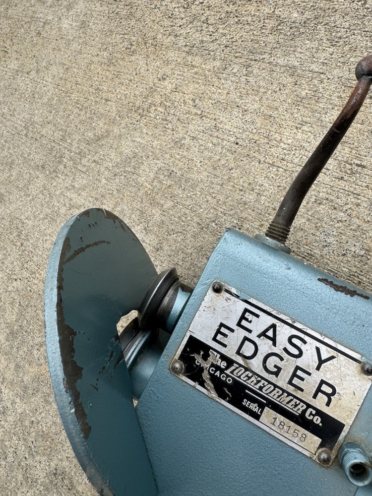 Easy Edger Lockformer metal hand flanger