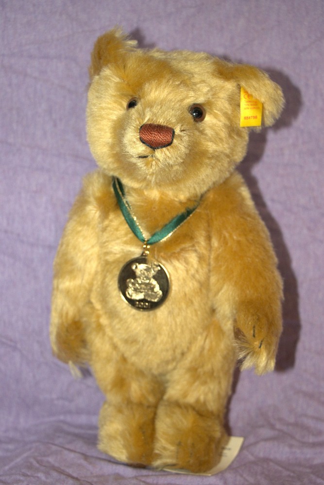 The 2001 Steiff Bear for Danbury Mint Includes Certificate of Authenticity #7205