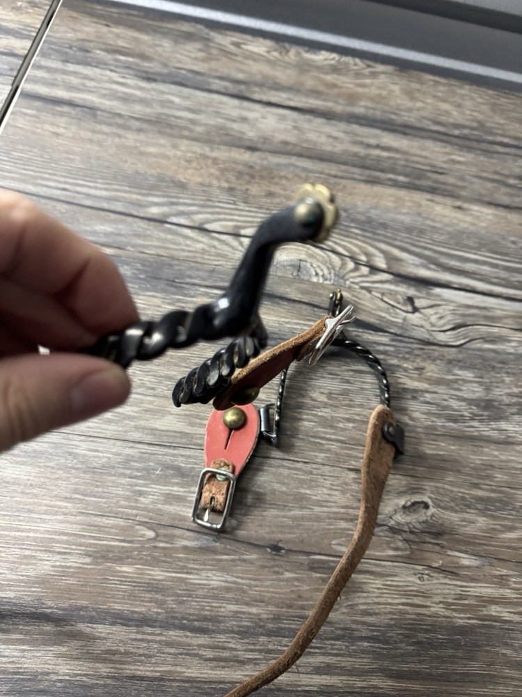 Black Steel Twisted Spurs Red Leather