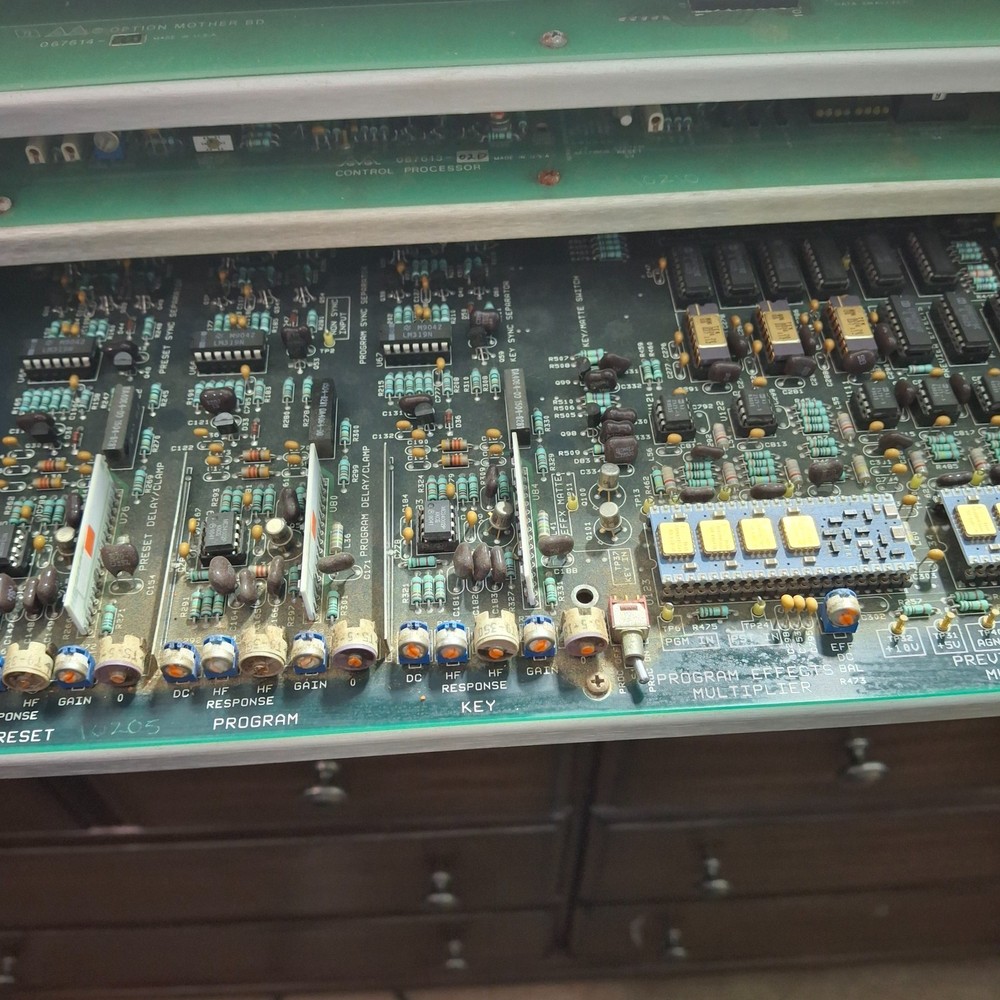 Grass Valley 110 Mainframe Unit Tested Power + Handshake Analog Video Switcher