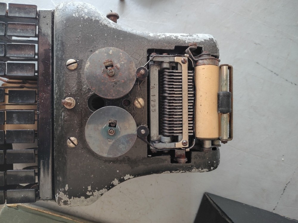 ANTIQUE STENOTYPE TYPING MACHINE WITH CASE BOOK COR