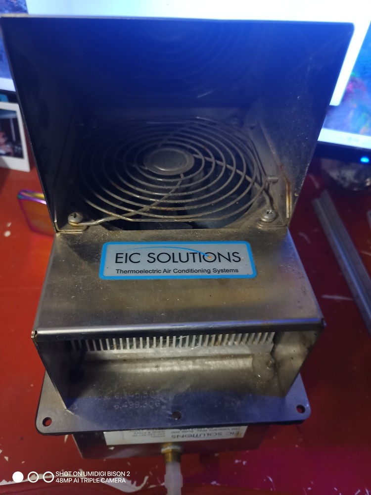 EIC Solutions AAC-120-4XT-DC Thermoelectric Air Conditioner