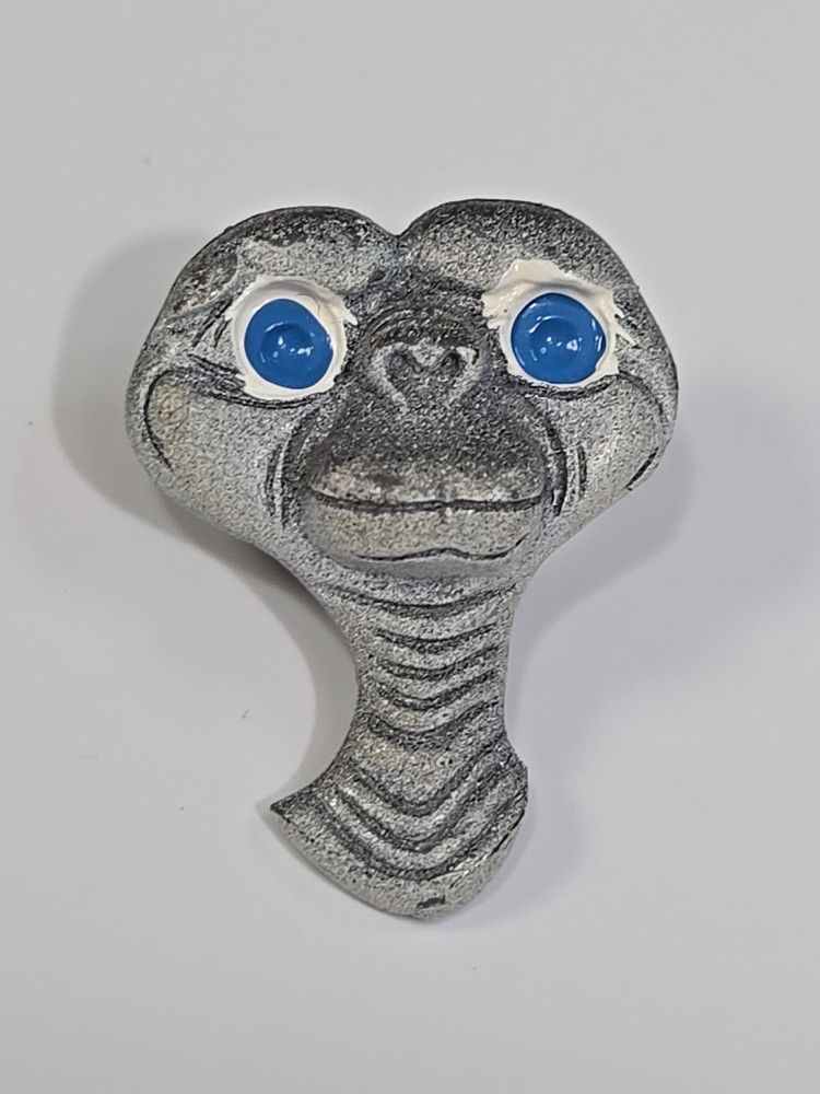 ET The Extra Terrestrial Lapel Pin Painted Blue Eyes