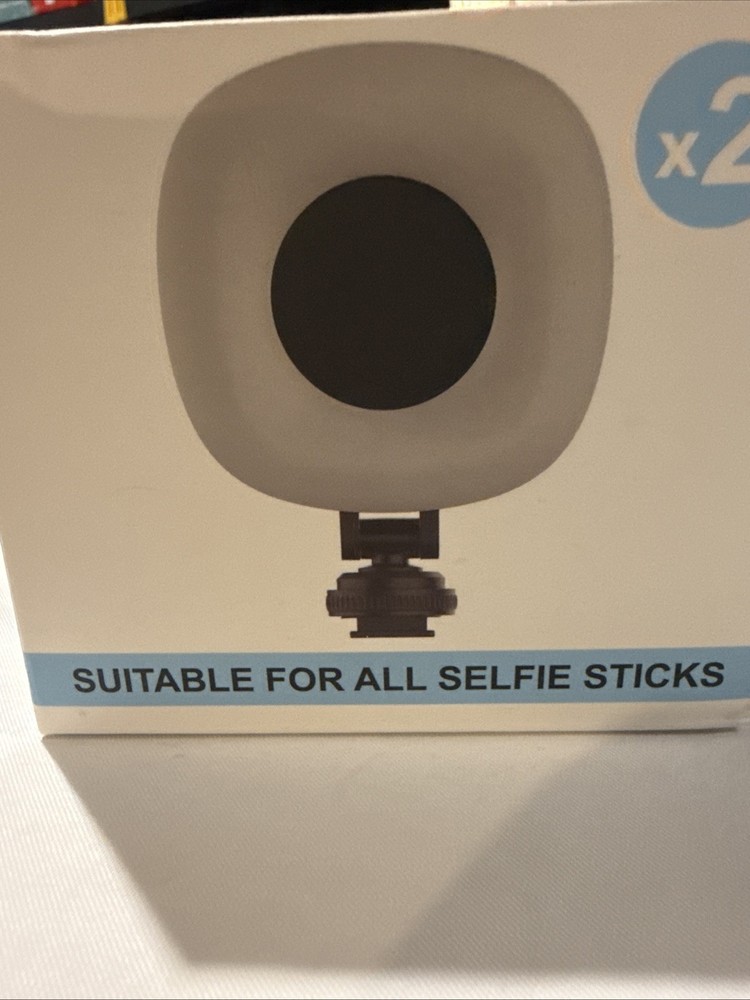 Smartphone Compatible Wireless Shutter Handle with Customizable Illumination