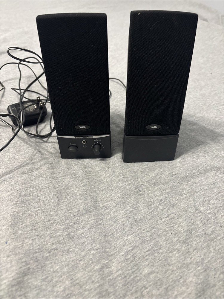 Desk Top Computer Speakers 7” Tall