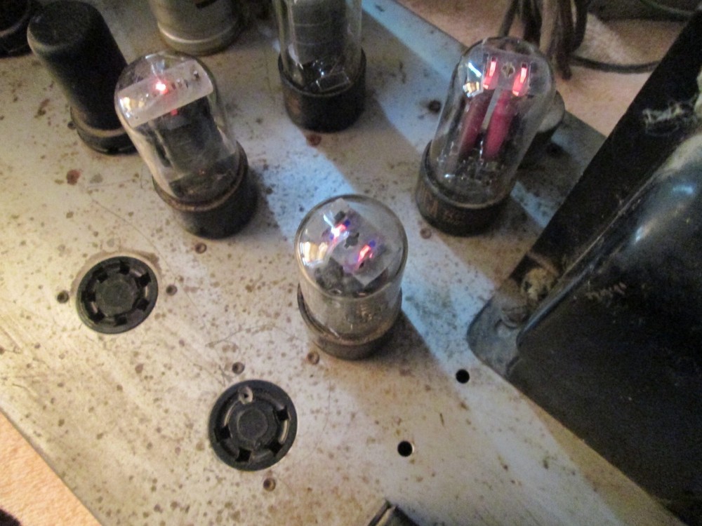 Capehart 634927 tube amplifier pulled from a Panamuse console Powers on