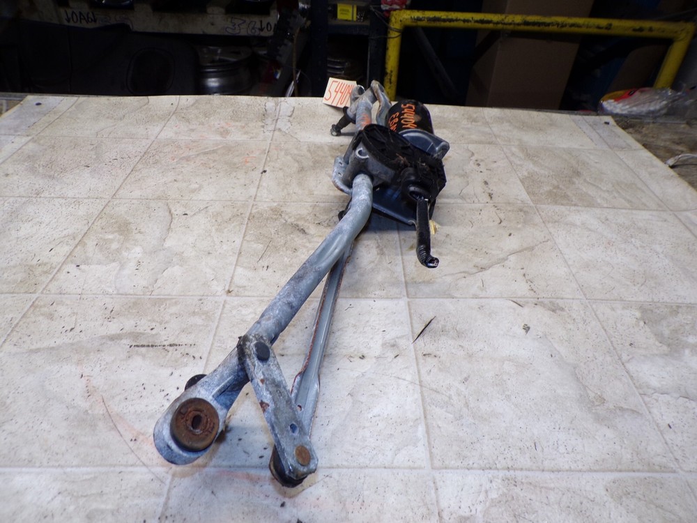 2004-2009 MAZDA 3 FRONT WINDSHIELD WIPER TRANSMISSION LINKAGE W/ MOTOR ASSY