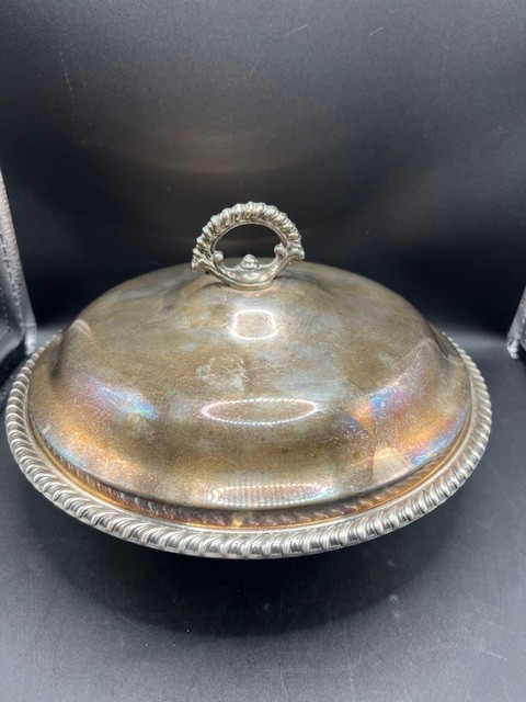 WM Rogers Silverplate Round Serving Bowl Dish w/ Lid 10"