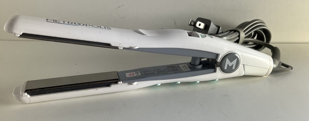 Metropolis Hair Flat Iron Model TW 7025