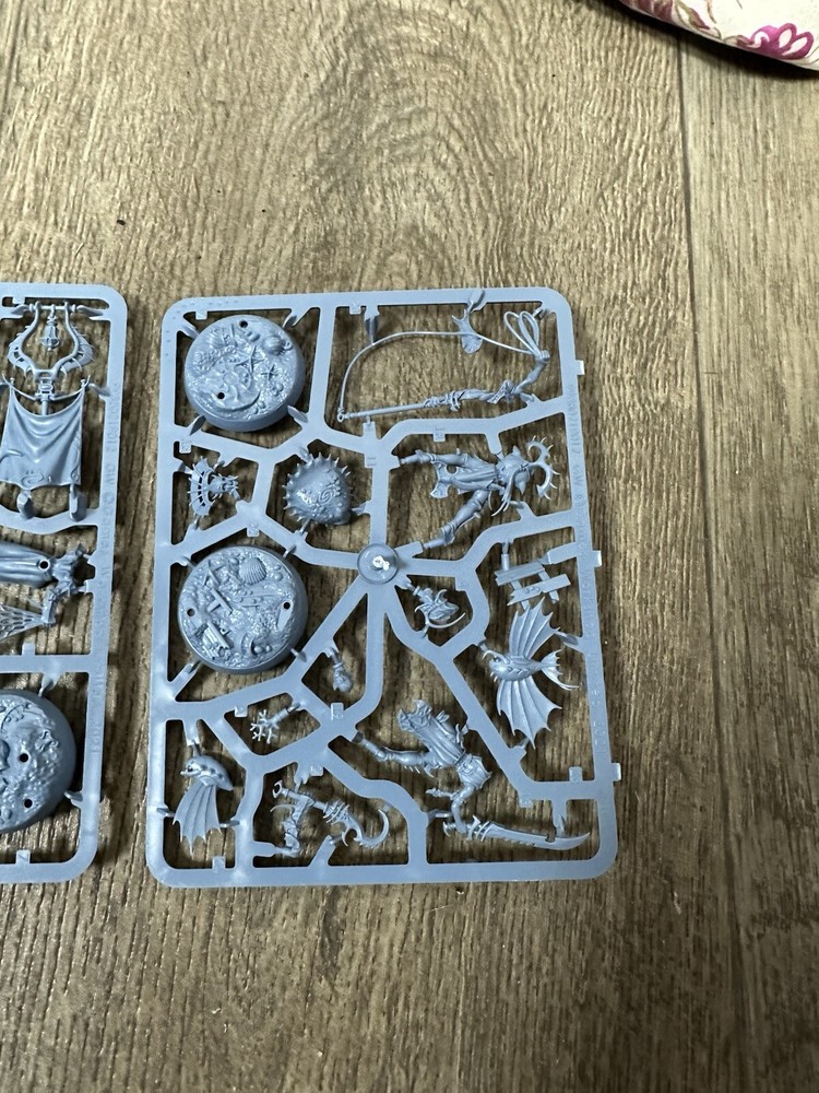 Warhammer Bundle Set - Models & Cards