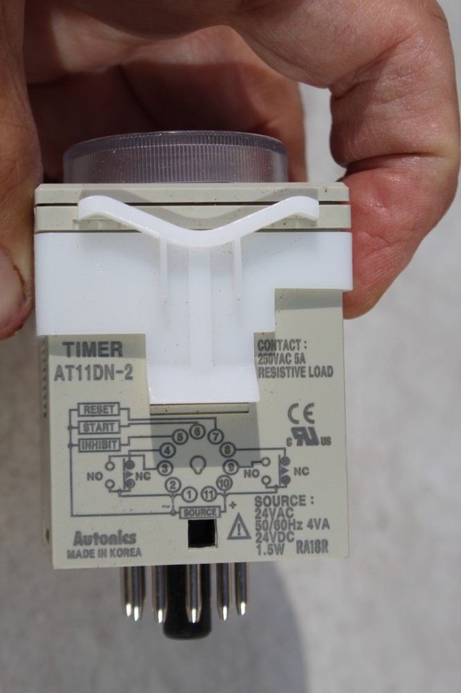 AT11DN-2 Autonics Analog Timer 24VAC/VDC w/ Socket Base 11pin Multi Range
