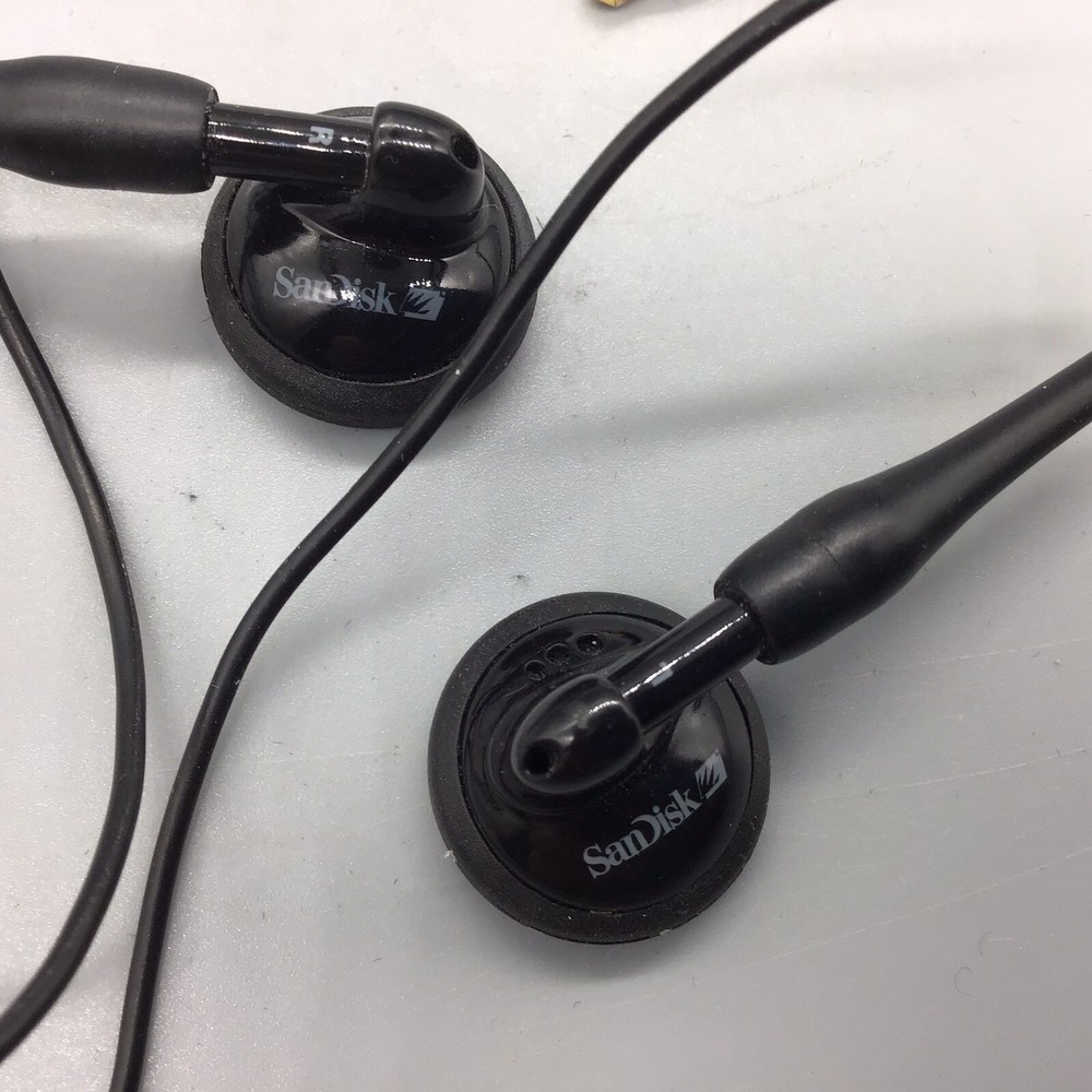 2 Corded Ear Buds SanDisk And Subjekt Tested Both Work