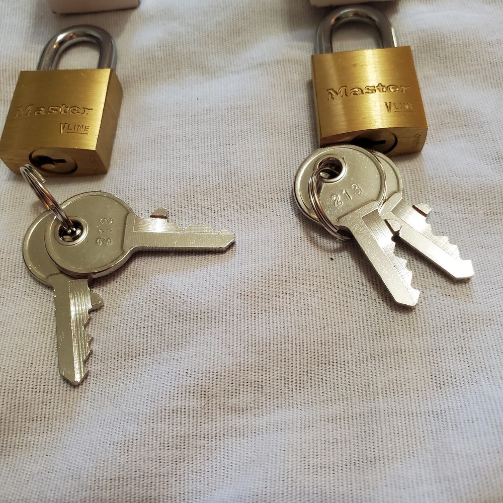 New Old Stock 2 Matched Master Lock V Line Padlock 4YH20
