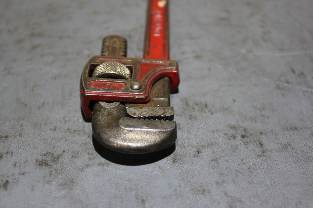 COMPANION 8'' PIPE WRENCH TOOL