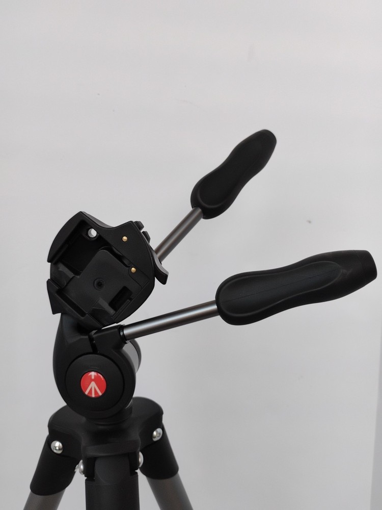 Manfrotto MKCOMPACTADV-BK Compact Advanced Tripod