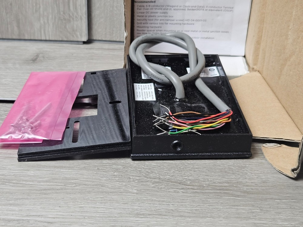 multiCLASS SE RP40 Wall Switch Reader - HID 920LTNNEK0000D