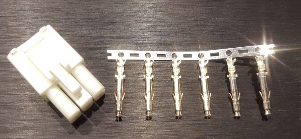 Accessory Plug and Pin Kit for radios TS480