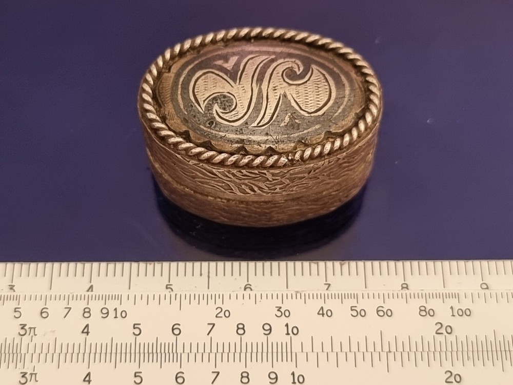 ANTIQUE NIELLO SAVAT SILVER 900 PILL BOX SNUFF BOX.