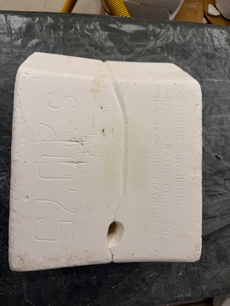 VINTAGE SCIOTO CERAMIC MOLD #S-2075 CLIMBING SQUIRREL