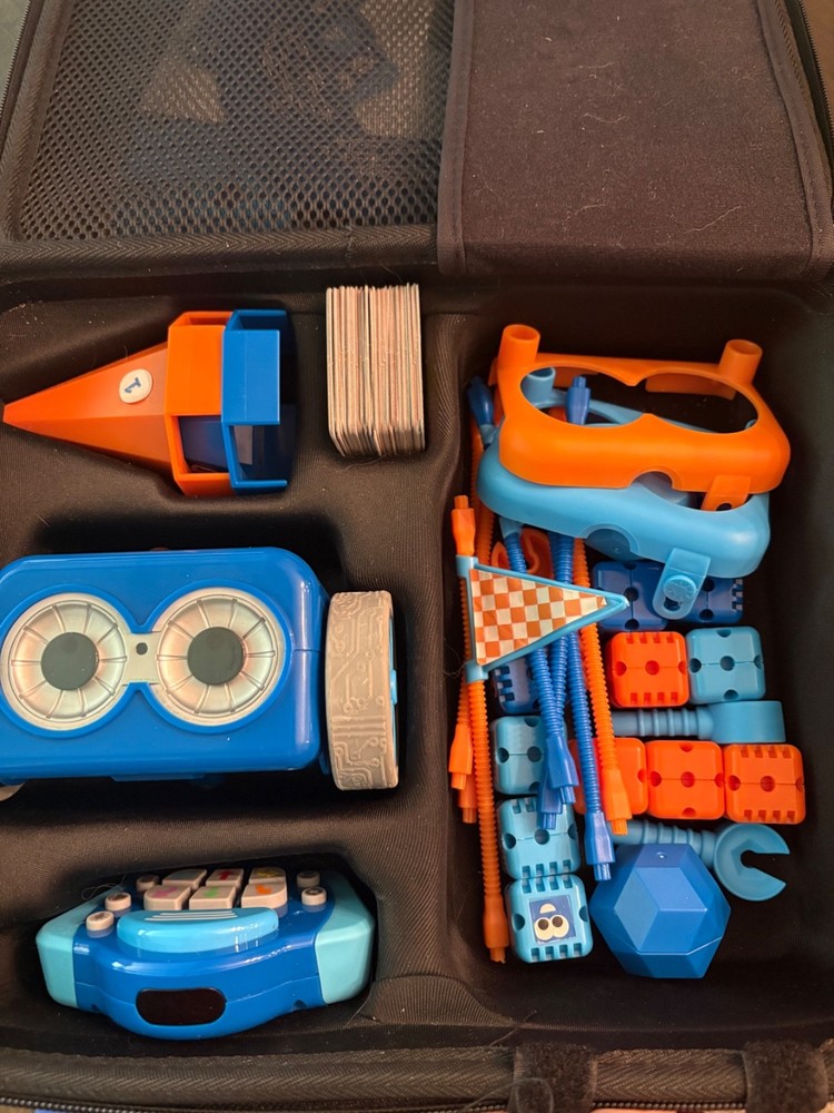 Botley 2.0 Activity Set - Case Included