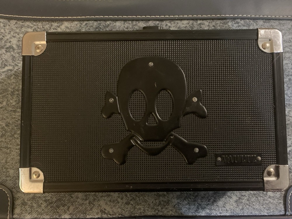 Vaultz Black Skull Lock Storage Box With Key ☠️