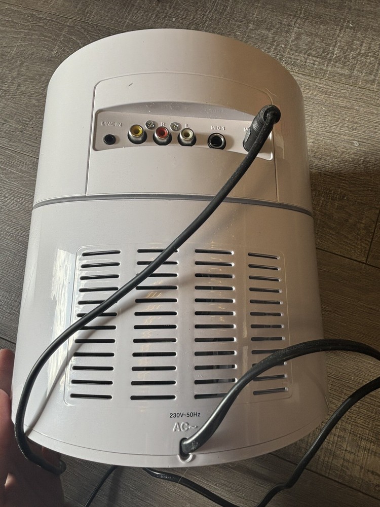 ONE DIRECTION Karaoke Machine With Microphone. NOT TESTED READ DESCENDANTS.