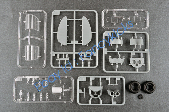 Trumpeter 02211 1:32 P-40M War Hawk Plastic model kit
