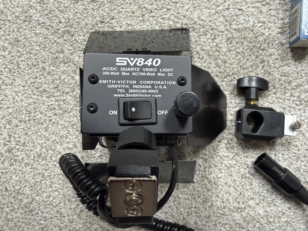Smith-Victor Camera Mounted Quartz Halogen Digital Video Light SV840