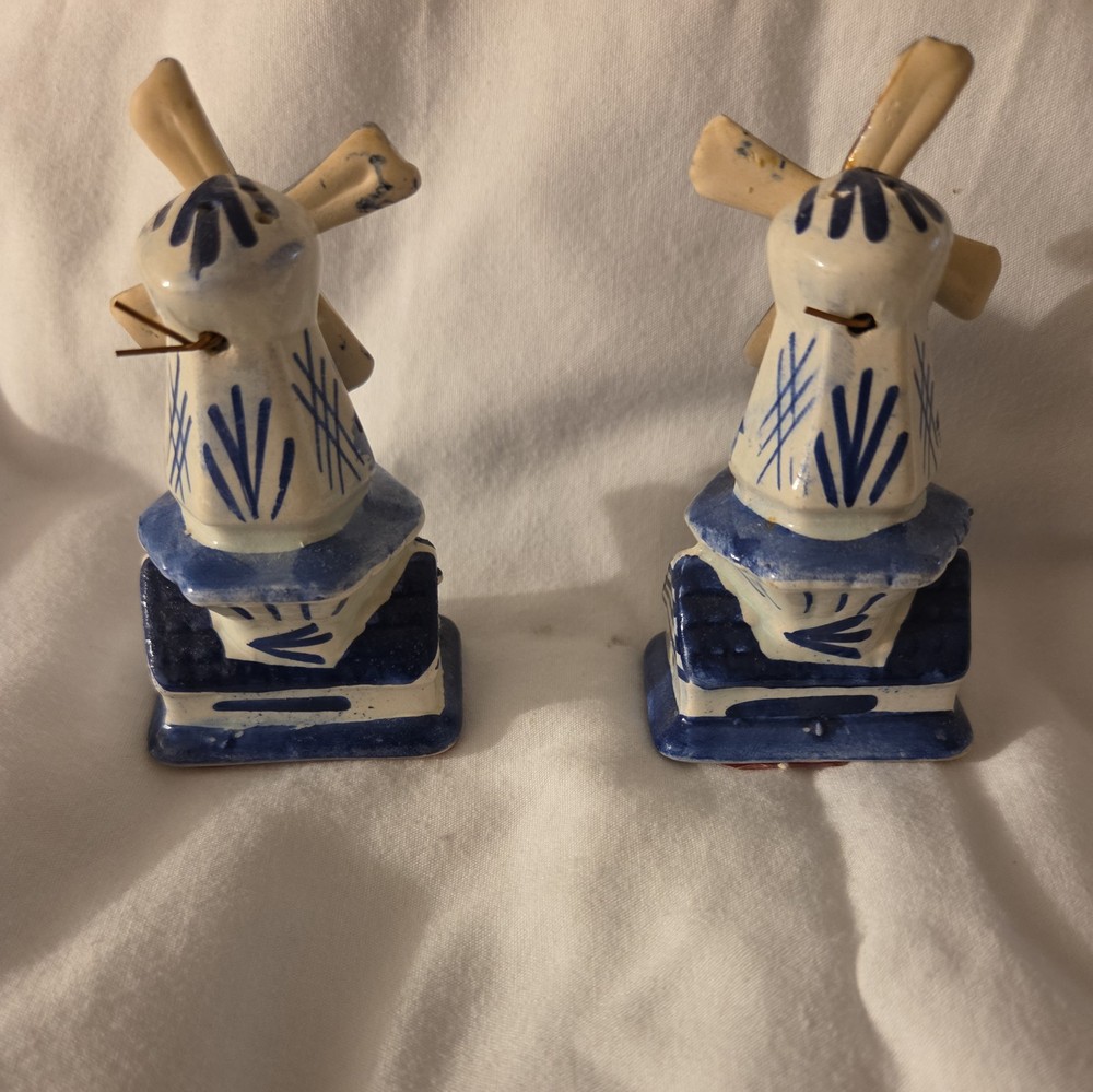 VINTAGE Delft Blue Windmill Salt & Pepper Shaker Set