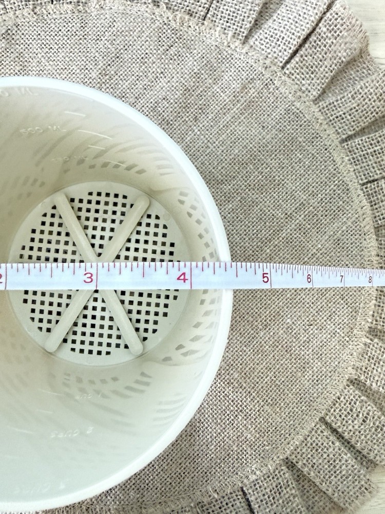 EKCO Hand Held 3-Cup Sifter With Lid-Off White-EUC