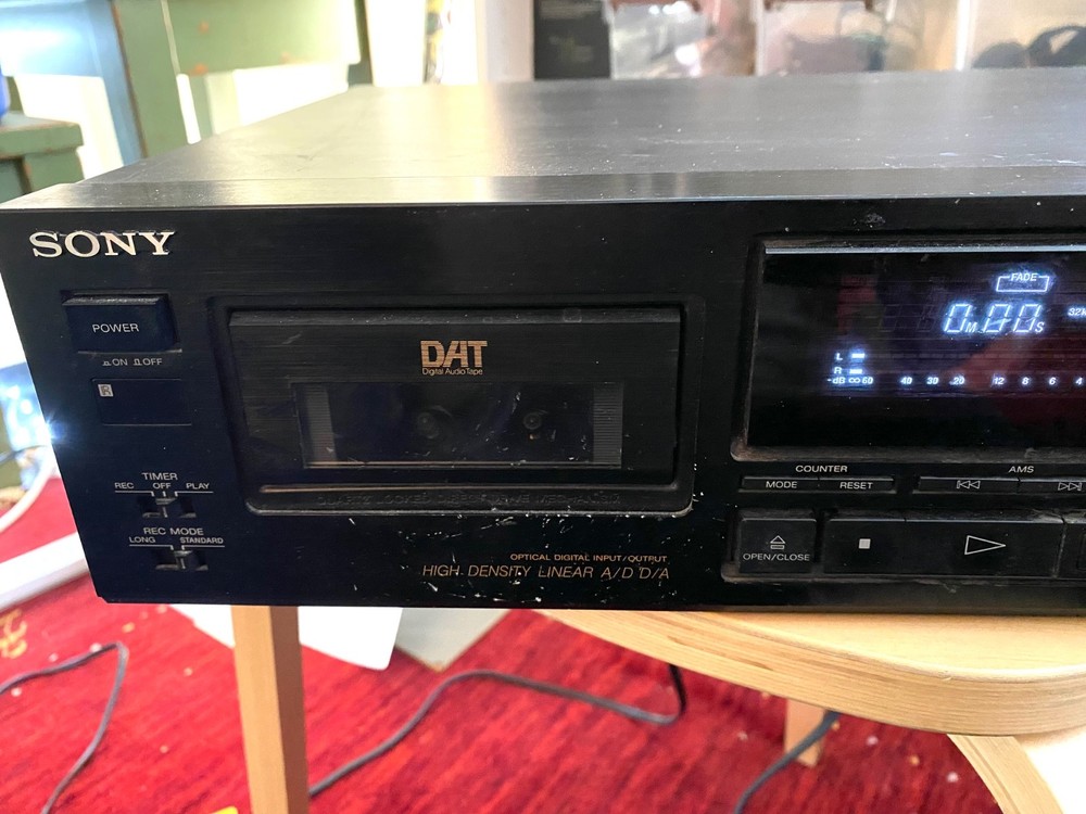 SONY DTC-700 DAT DIGITAL AUDIO TAPE DECK PLAYER RECORDER