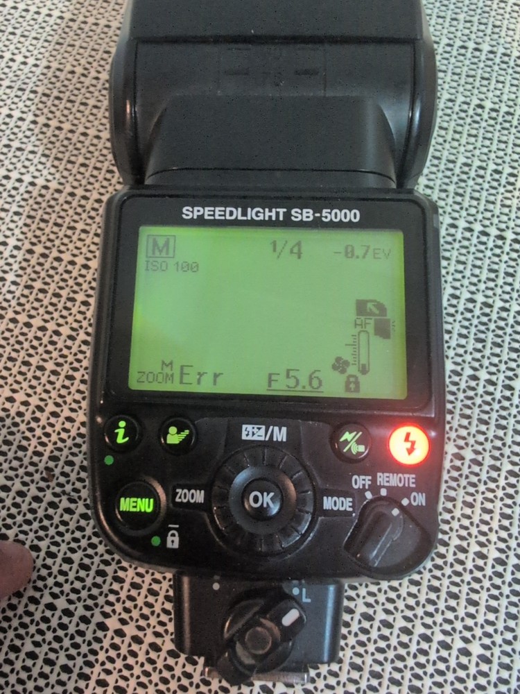 NIKON SB-5000 SPEEDLIGHT, NICE AND CLEAN W/BATTERIES