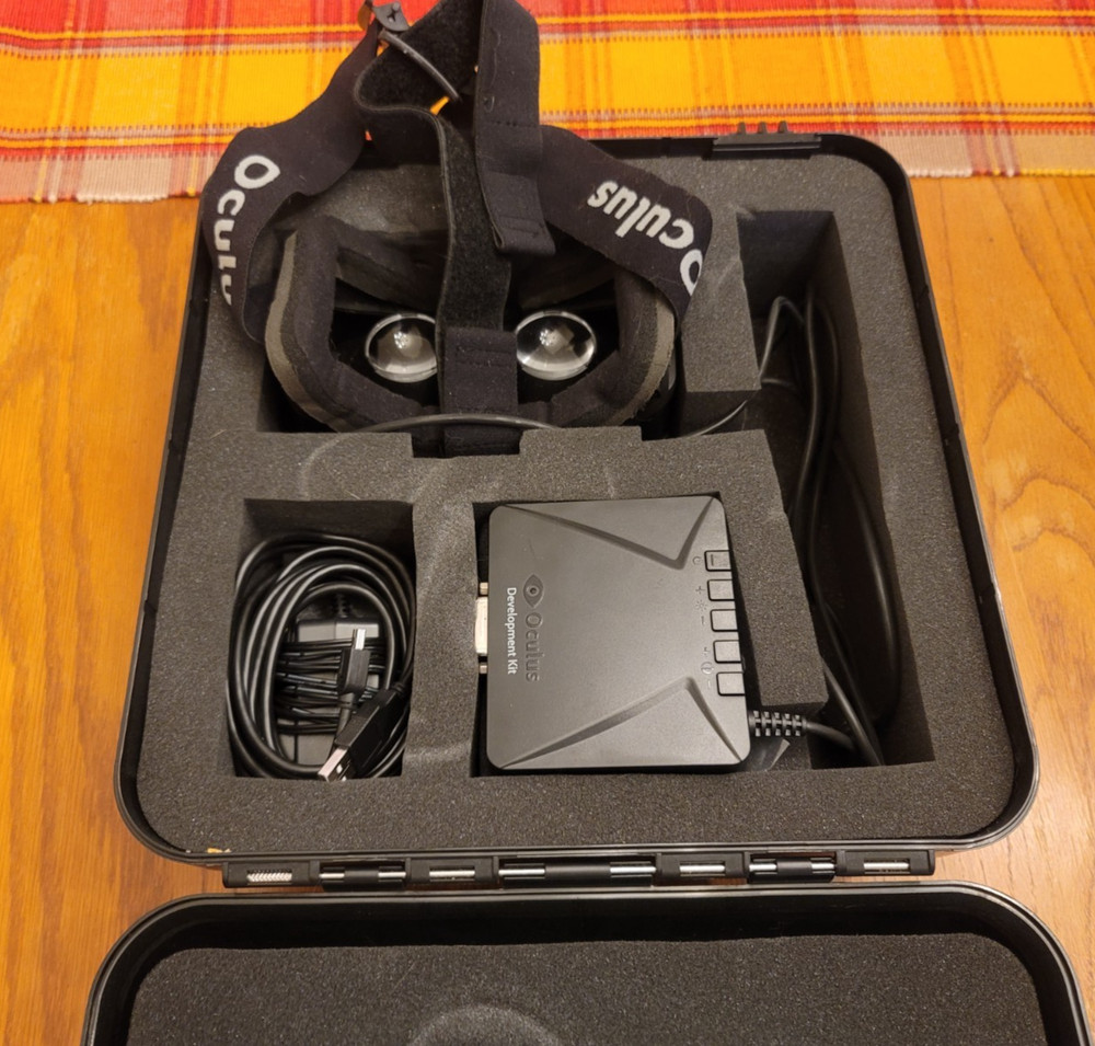 2013 Oculus Rift VR Development Kit Virtual Reality Headset DK1 w/ Case