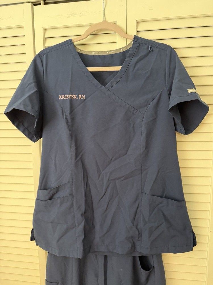 MAEVN women’s Scrub Set
