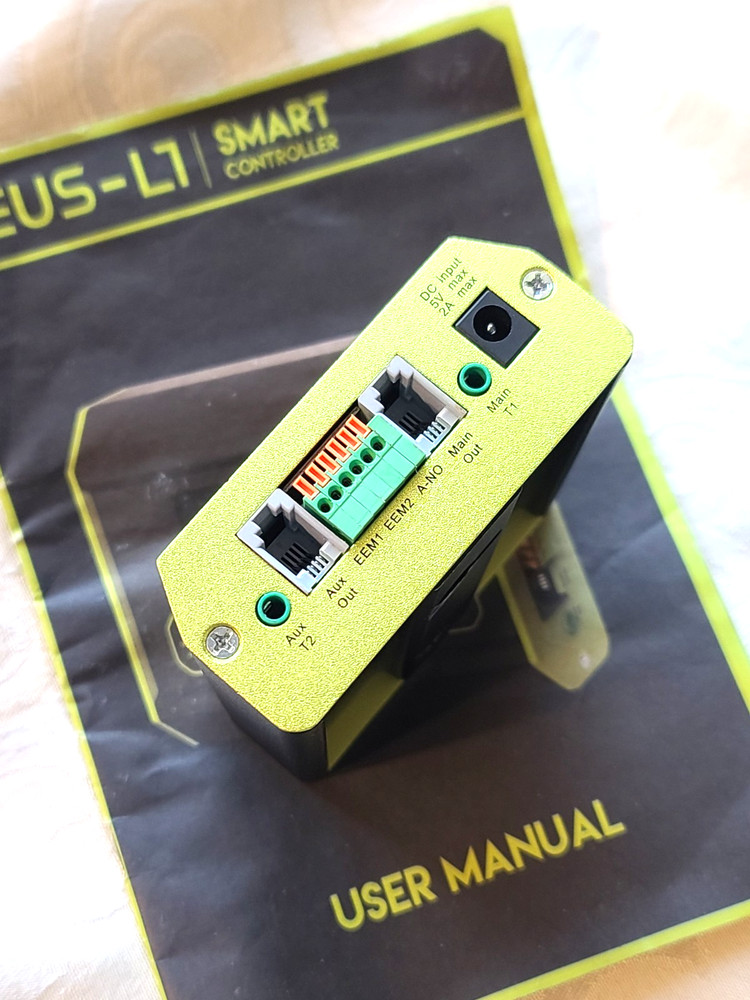 Zeus-L1 Master Grow Light Controller.