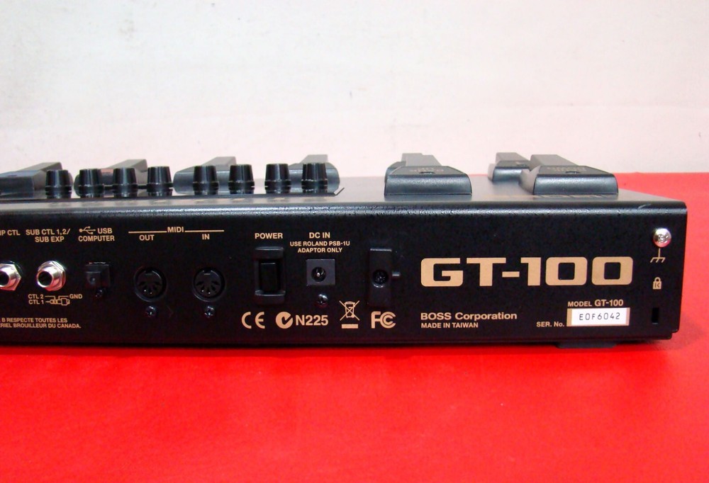 BOSS GT-100 Multi-Effects Guitar Effect Pedal COSM AMP EFFECTS PROCESSOR TESTED