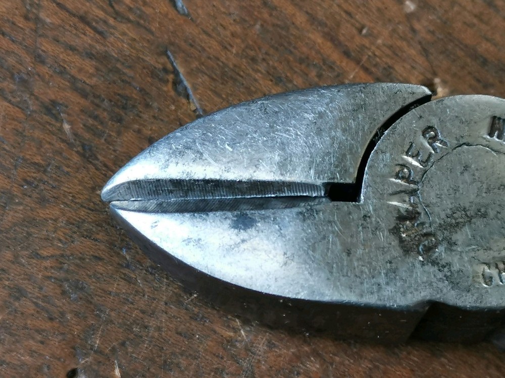 Vintage Draper angled wire cutters 162mm long.