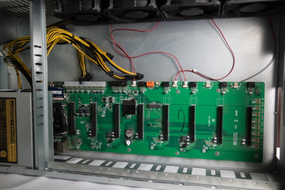 8 GPU Crypto Mining Rig 2000W PSU No GPUs Closed Case Intel Processor 4GB RAM