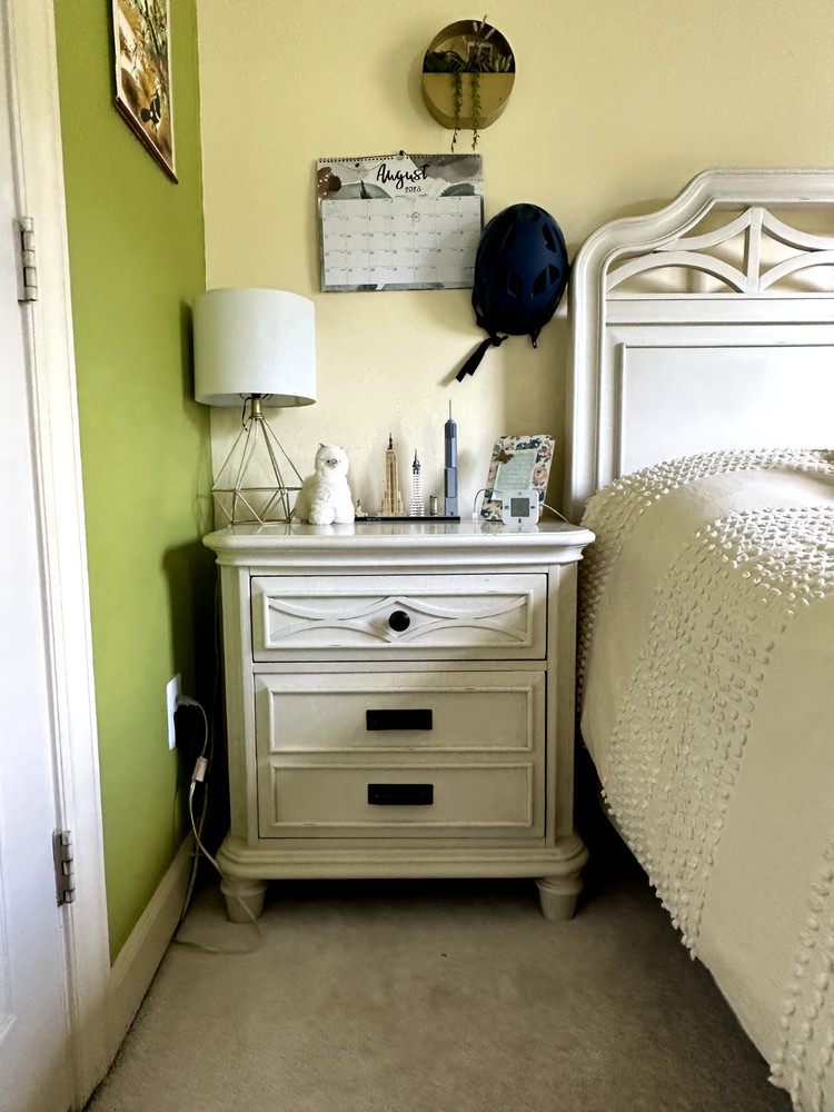 Bedroom Set (Excellent Condition)