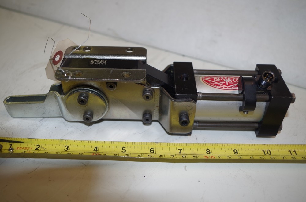 DESTACO PNEUMATIC HOLD DOWN CLAMP & BALLUFF SENSOR   CODE: PC-300