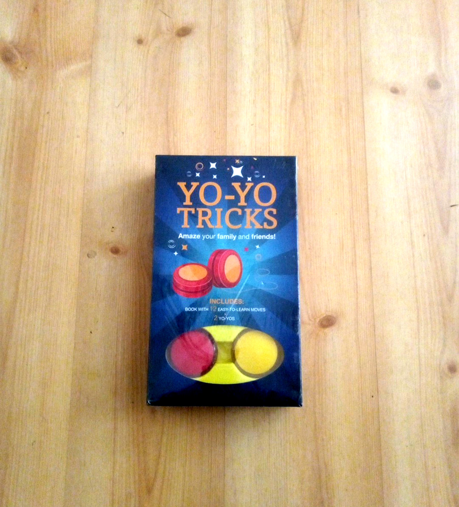 YO- YO TRICKS, Includes 2 Yo Yos with booklet NEW