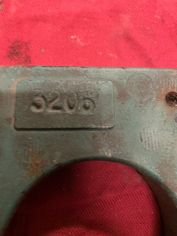 VOLVO / Engine MOTOR MOUNT BRACKET 21855730