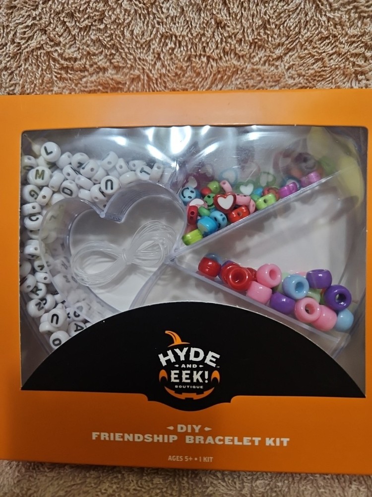 Friendship bracelet kit By Hyde And Eek!
